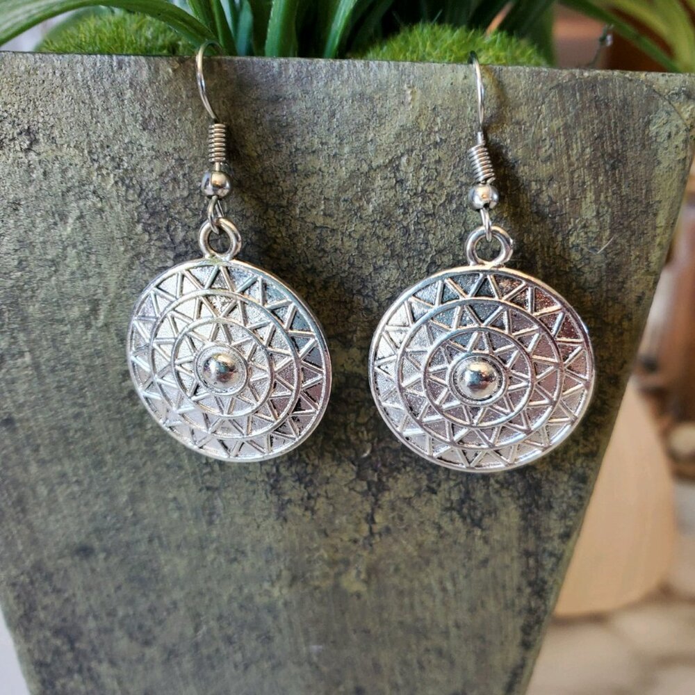 Round Silver Tone Earrings 💥3 for $12💥